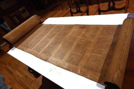 Descubren la Torá manuscrita más antigua del mundo