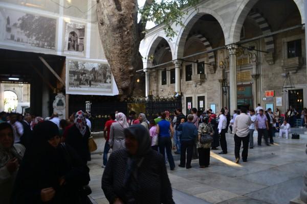 La sagrada Mezquita de Eyup, fuera de las murallas de Estambul