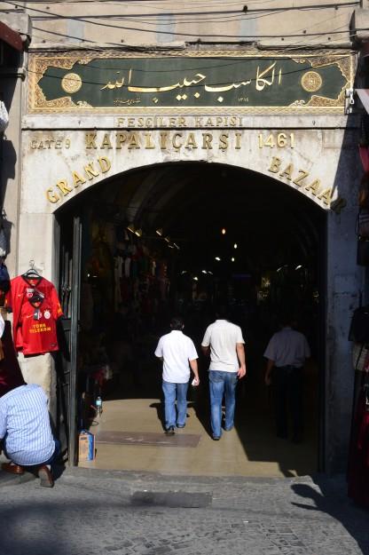 Una de las puertas de ingreso al Grand Bazaar, o Kapali Carsi