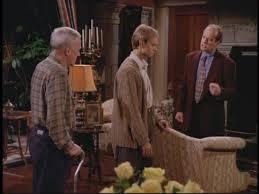Frasier: capitulo 3x08; Menos mal que Gucci estaba cerrado