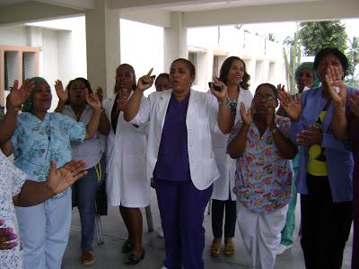 Enfermeras paralizan hospital San Bartolomé de Neiba.