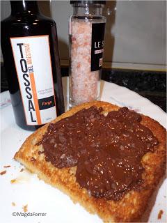 Pan con chocolate, aceite y sal