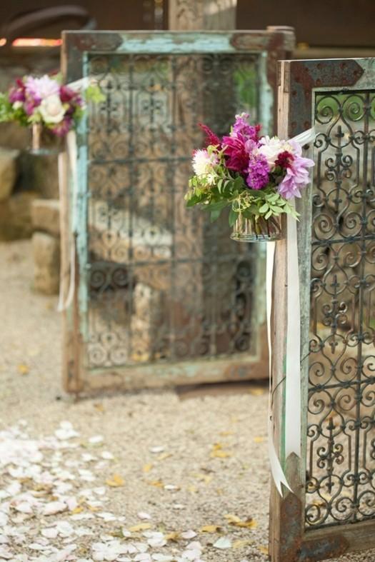 puertas que llevan al pasillo en la ceremonia