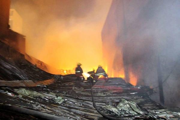 Incendio consumió fábrica de muebles en el Norte de
Bucaramanga