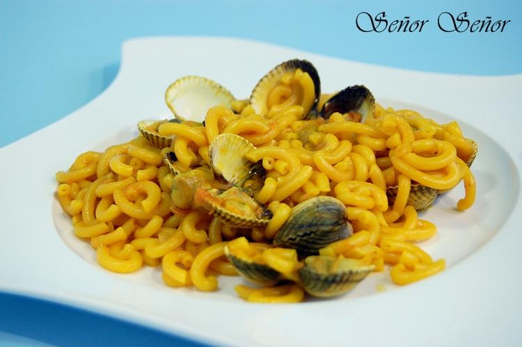 Fideuá de berberechos paso a paso