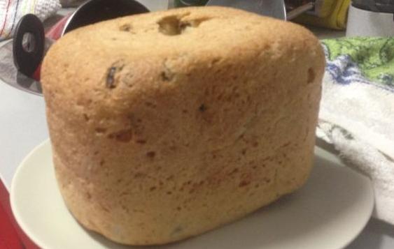Pan de aceitunas negras en panificadora