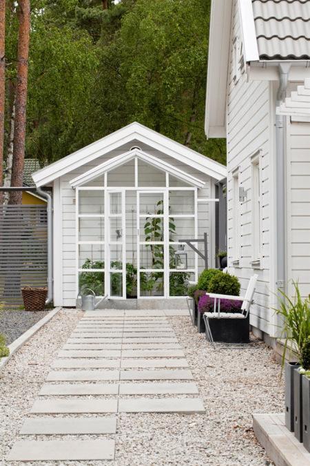 Una casa perfecta para vivir, trabajar e ir de vacaciones estilo nórdico decoración diseño escandinavo sueco diseño escandinavo nórdico decoración limpia ligera nordica decoración diseño interiores nórdico casas de campo blancas madera casa perfecta para vivir y trabajar casa en el bosque decoración blog decoración nórdica