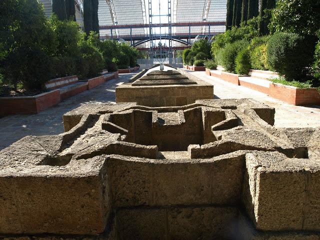 Tres fuentes en los Jardines del Guadalquivir.
