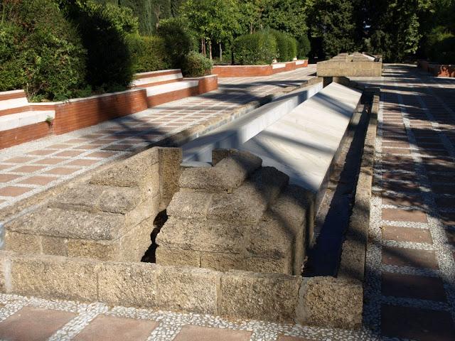 Tres fuentes en los Jardines del Guadalquivir.