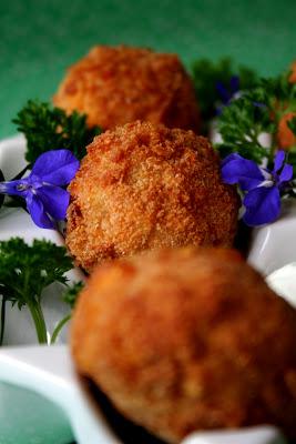 Croquetas de setas con alioli veraniego