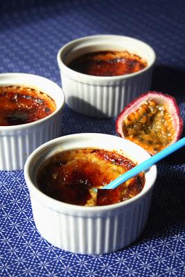 Crème brûlée con fruta de la pasión