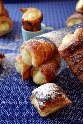 Caracolas rellenas de crema pastelera