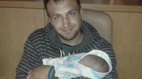 JUZGADO POR METER A SU HIJA DE 6 SEMANAS EN EL CONGELADOR