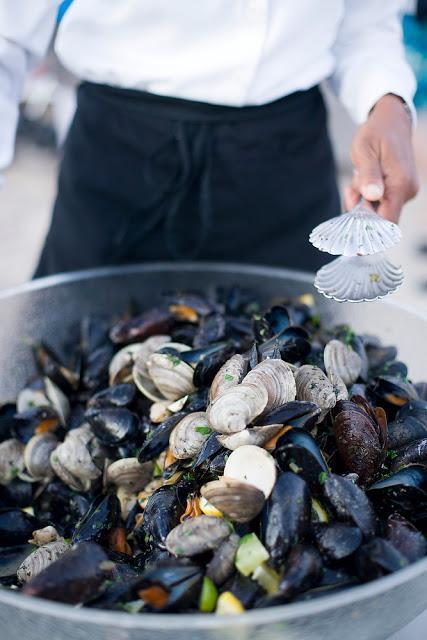 Bodas de hoy... ¡Una cena playera previa a la boda!