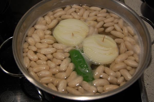 Fabes con almejas. La mejor receta de legumbre