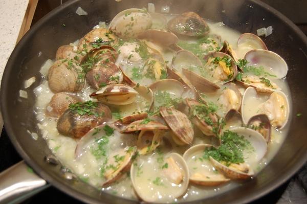 Fabes con almejas. La mejor receta de legumbre