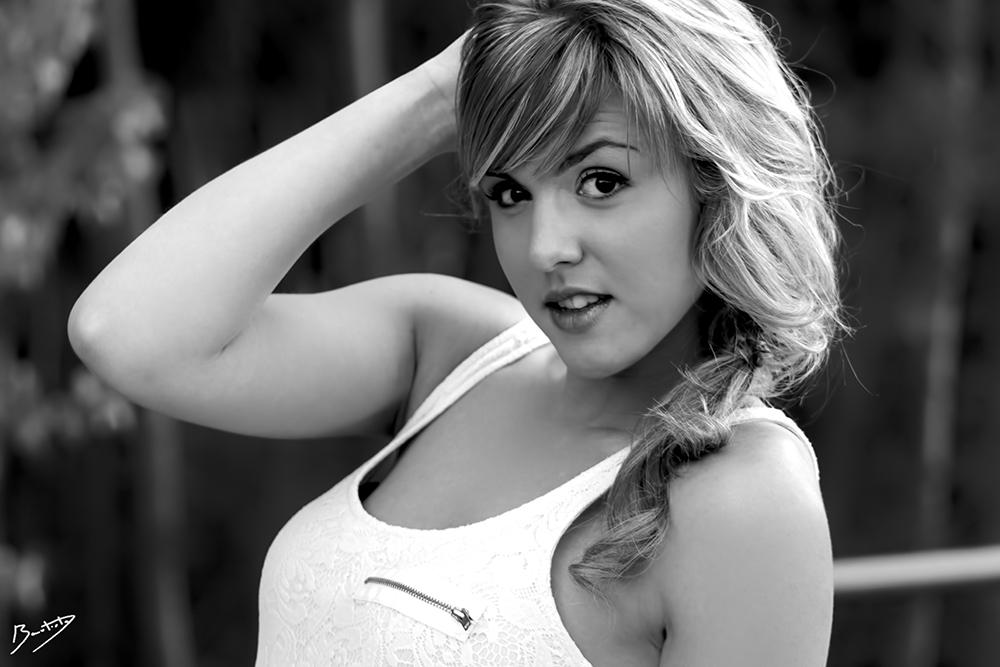 Sesión de fotos con Isa Simón León - Maquillaje y peluquería Kike Molina  (Edición en blanco y negro)