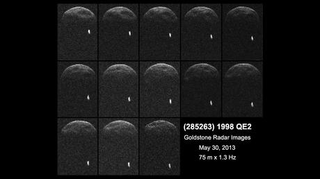 El asteroide 1998 QE2 no viaja solo. El asteroide 1998 QE2 no viaja solo.