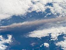 erupción volcán Pavlof vista desde Estación Espacial