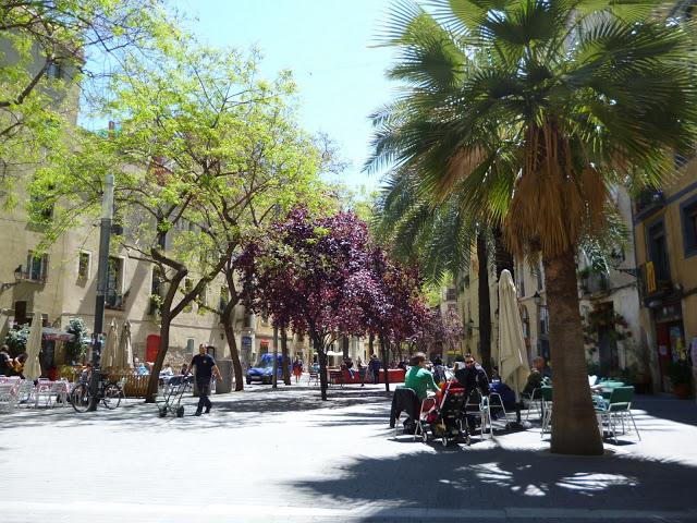 BARCELONA...EL OLVIDO DEL FORAT DE LA VERGOÑA Y EL  DETERIORO DE UNAS ZONAS DEL BORN...31-05-2013...