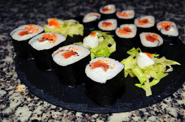 SUSHI CON SALMÓN Y CREMA DE QUESO