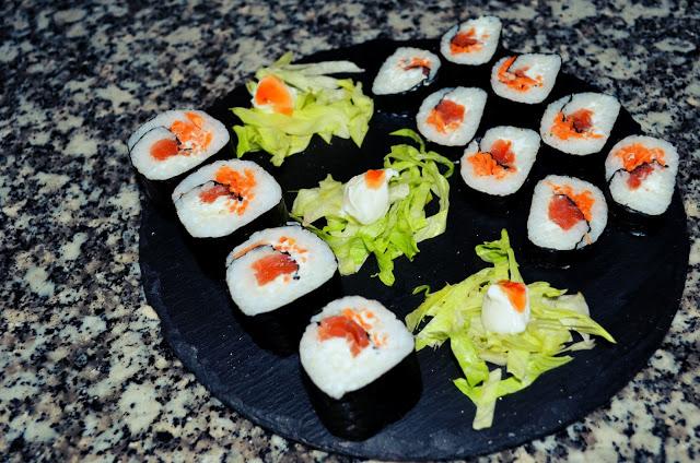 SUSHI CON SALMÓN Y CREMA DE QUESO
