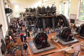 Interior del Mercado de Motores que se celebra este fin de semana