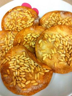 COCA INDIVIDUALES DE PIÑONES