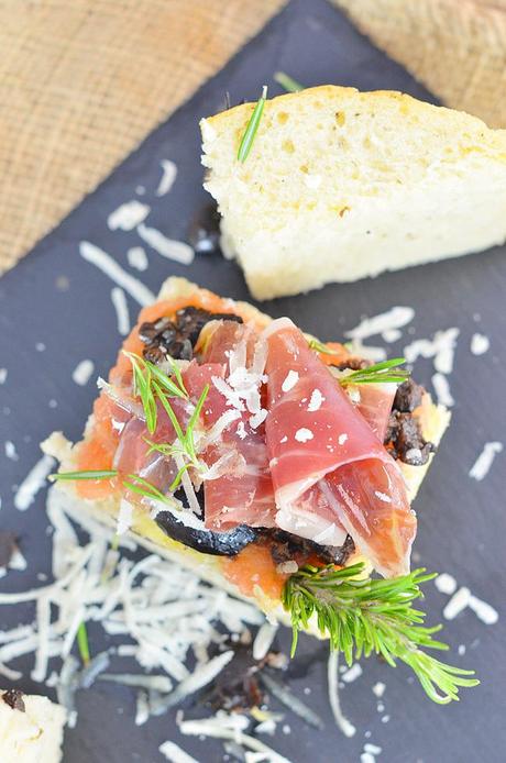 Pan de Focaccia relleno de jamon iberico de bellota