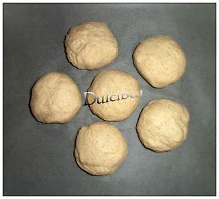BOLLO DE PAN DE ESPELTA CON SEMILLAS BOLLO DE PAN DE ESPELTA CON SEMILLAS