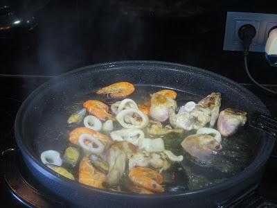 Receta Paella de carne y marisco - Paella Mixta Fácil