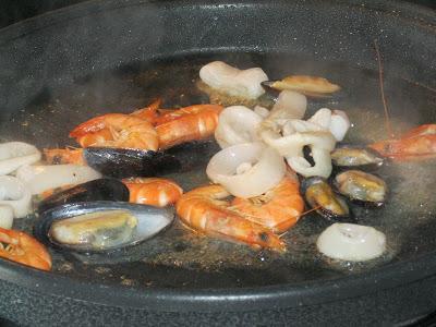 Receta Paella de carne y marisco - Paella Mixta Fácil