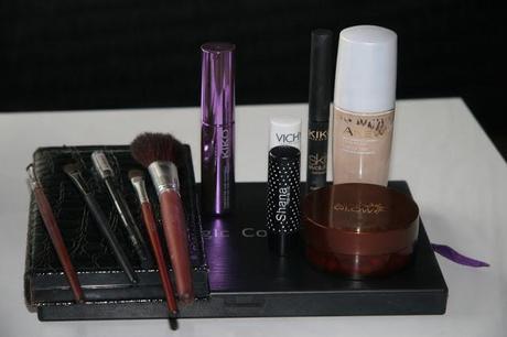 ¡Maquíllate! con productos básicos. 2 Looks ¡Maquíllate! con productos básicos. 2 Looks