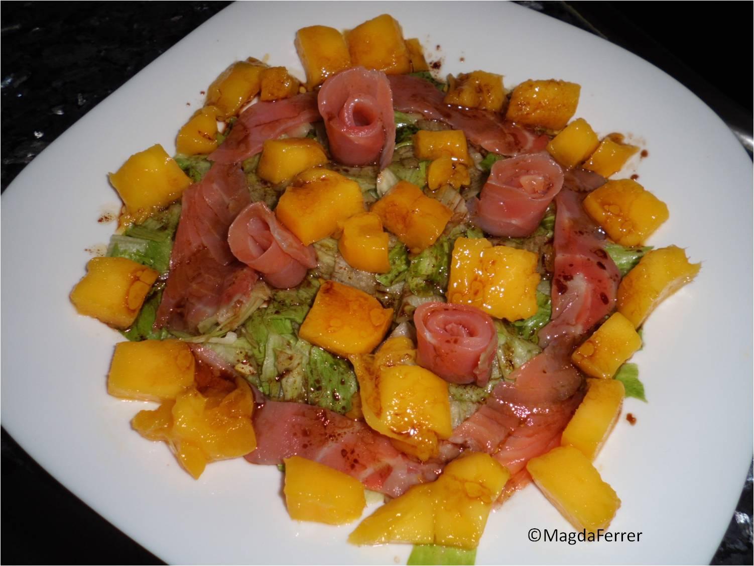 Ensalada de salmón ahumado y mango