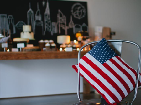 Estilismo New York en el buffet de postres de una boda tartas para bodas New York Cheesecake mesas buffets postres estilismos postres bodas estilismo new york postres estilismo new york bodas Diseño de postres y dulces decoración bufftes postres decoracion bodas