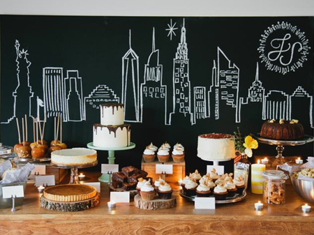 Estilismo New York en el buffet de postres de una boda tartas para bodas New York Cheesecake mesas buffets postres estilismos postres bodas estilismo new york postres estilismo new york bodas Diseño de postres y dulces decoración bufftes postres decoracion bodas