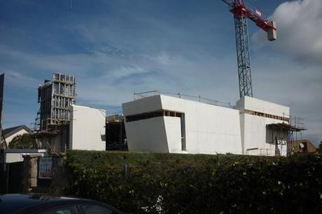 NUEVAS IMÁGENES DE OBRA DE LA VIVIENDA UNIFAMILIAR DISEÑADA POR A-CERO EN LAS ROZAS