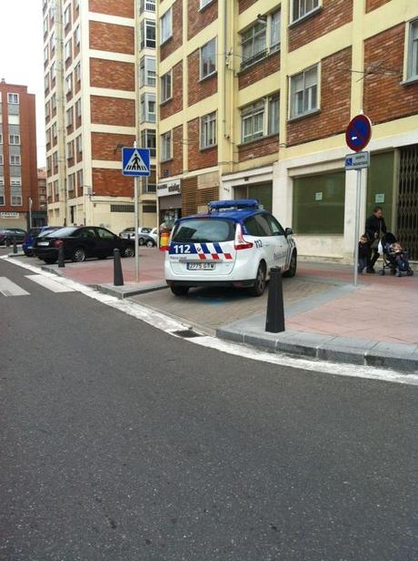 La Policia Local ya aparca donde les sale... 3698299F-F9E8-49DA-A9DC-3F67BE3FC73C.jpg