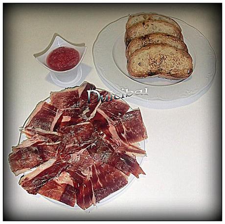 JAMÓN DE JABUGO CON PAN DE PUEBLO TOSTADO Y TOMATE