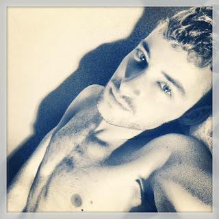 ENTREVISTA: CARLOS SALINAS (CANTANTE)