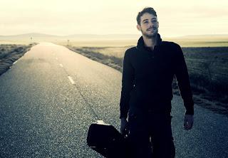 ENTREVISTA: CARLOS SALINAS (CANTANTE)