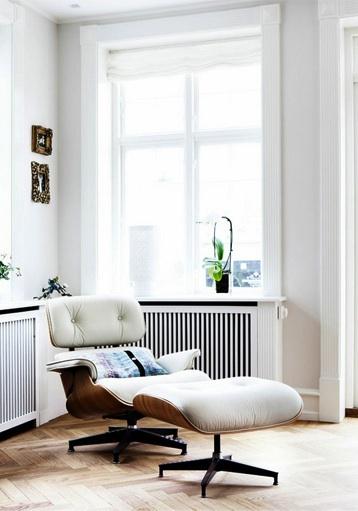 CLASICS, LOUNGE CHAIR BY EAMES