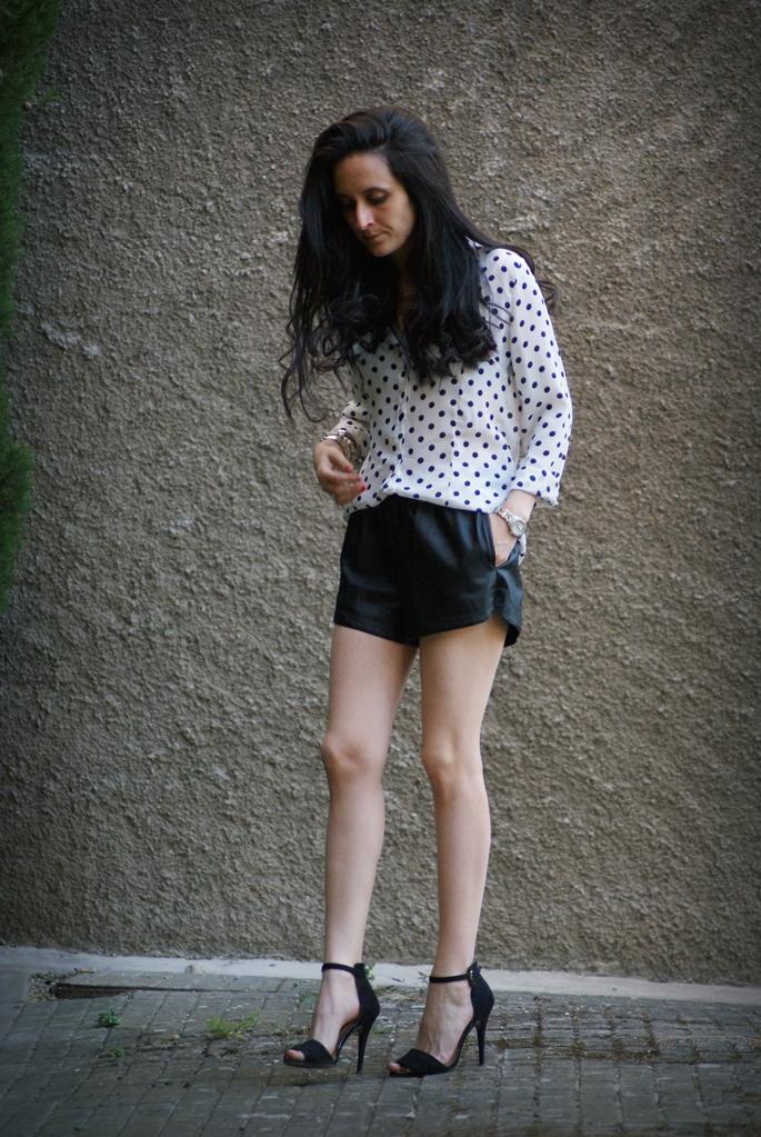 Polka dot white shirt / camisa blanca de lunares