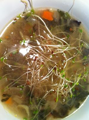 SOPA MISO con vegetales y germinados