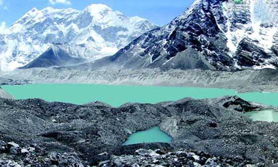 lago glacial en el Himalaya