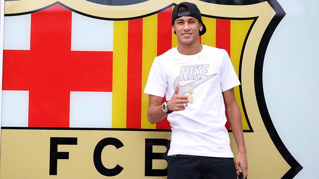 Neymar ya esta en Barcelona