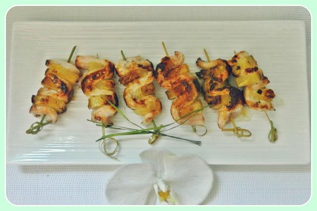 Brochetas de pavo y piña con toque oriental