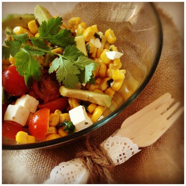 receta: ensalada tibia de maíz, aguacate y feta - reipe: warm corn,  avocado and feta cheese salad