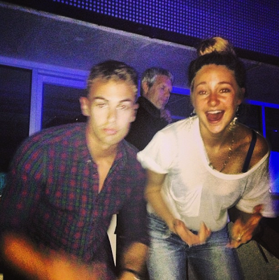 Theo James con Shailine y Neil