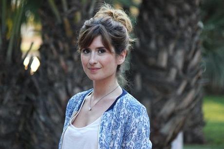 bomber_jacket-chaqueta_bomber-zapatos_plateados_Bershka-pelo_recogido-a_trendy_life